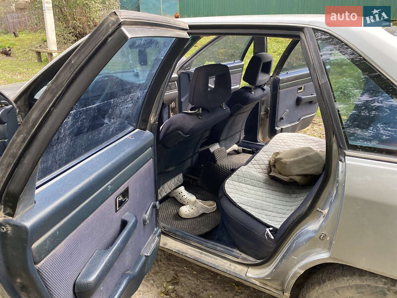 Седан Audi 100 1988 в Шумске