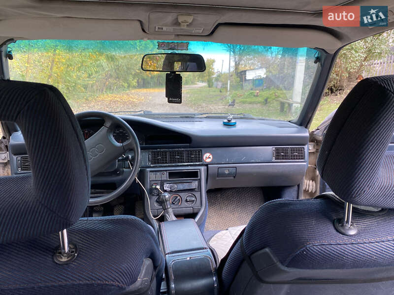 Седан Audi 100 1988 в Шумске