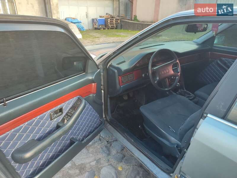Седан Audi 100 1984 в Луцке