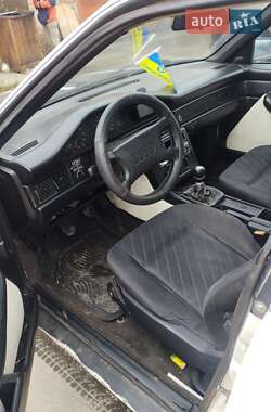 Седан Audi 100 1990 в 