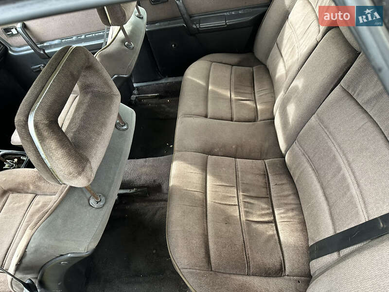 Седан Audi 100 1982 в Вишгороді