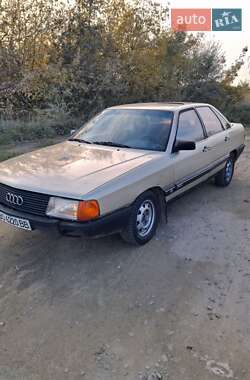 Седан Audi 100 1986 в 