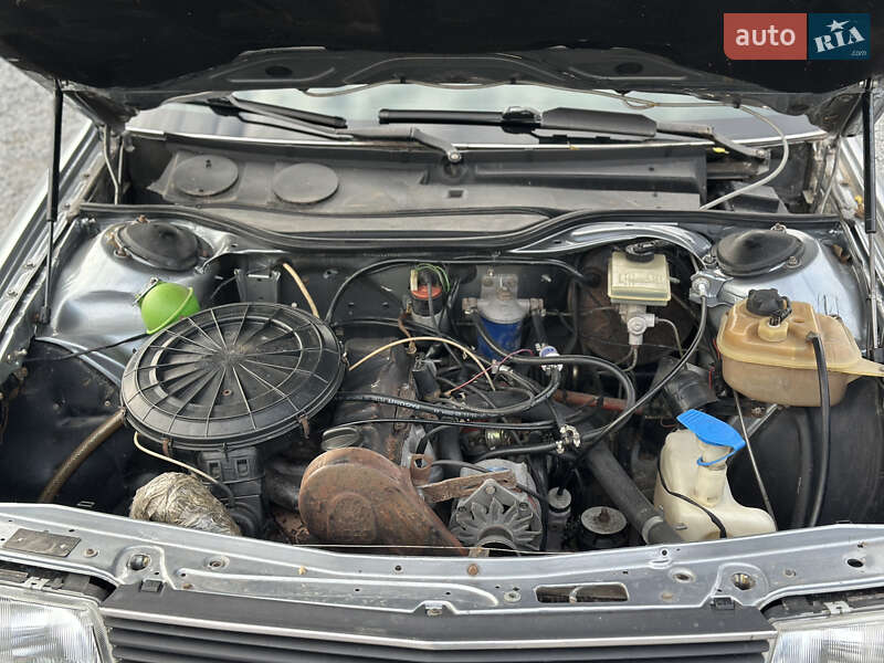 Седан Audi 100 1984 в Ровно