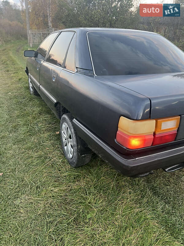 Седан Audi 100 1989 в Копычинце