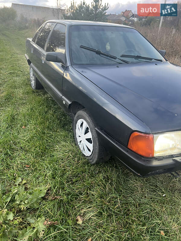 Седан Audi 100 1989 в Копычинце