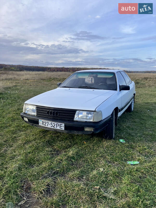 Седан Audi 100 1990 в Чернівцях