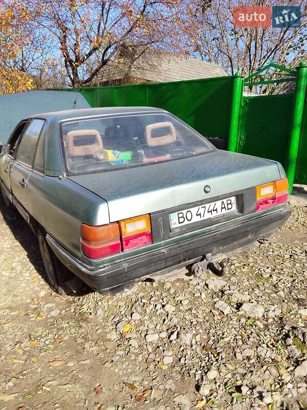 Седан Audi 100 1984 в Дунаевцах