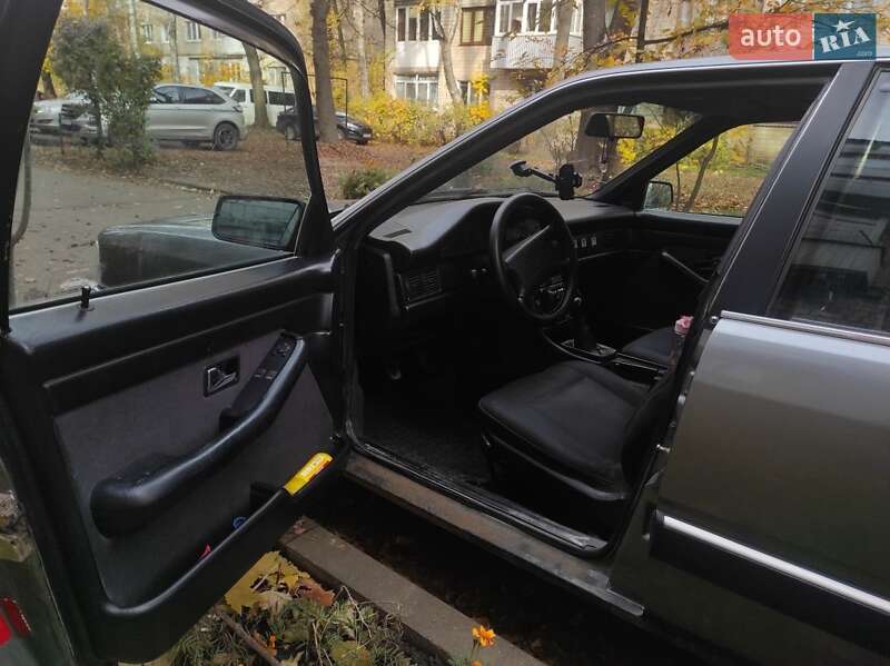 Седан Audi 100 1990 в Черновцах
