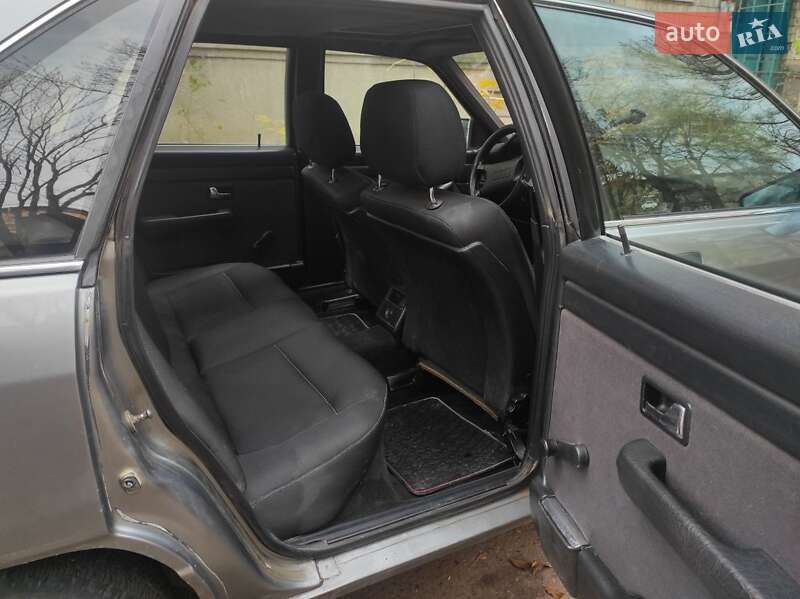 Седан Audi 100 1990 в Черновцах