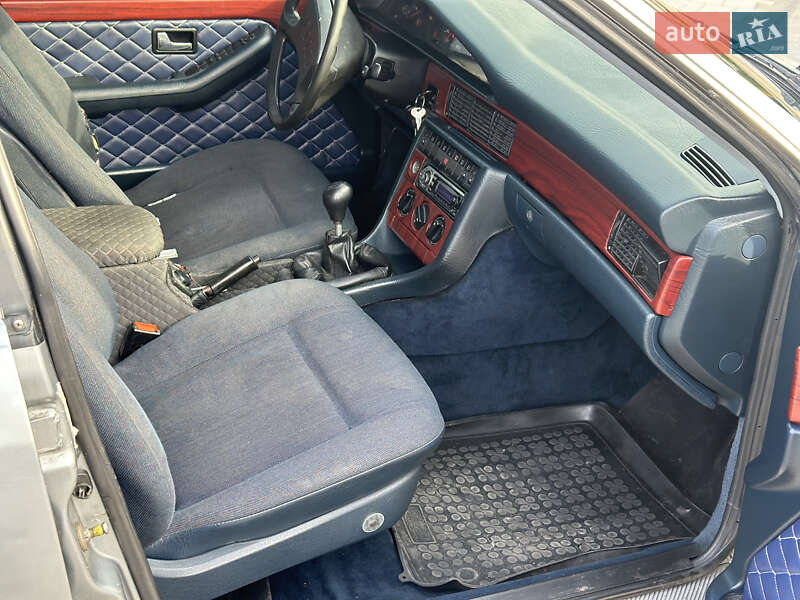 Седан Audi 100 1984 в Ровно