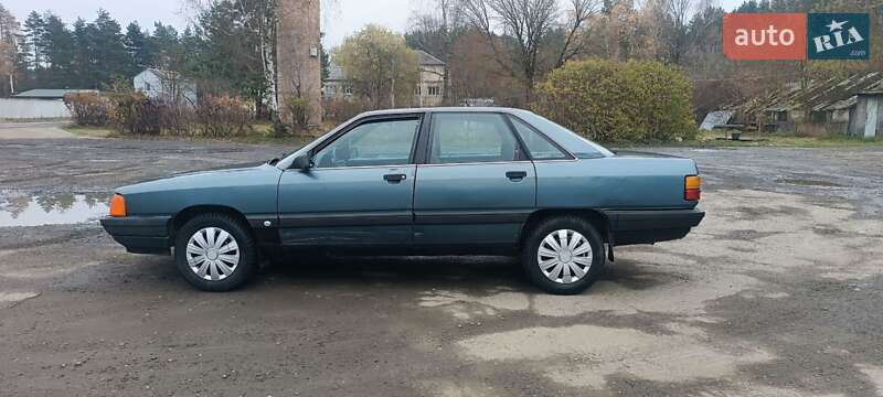 Седан Audi 100 1988 в Ровно