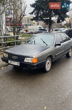 Седан Audi 100 1988 в Черновцах