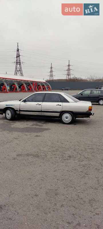 Седан Audi 100 1986 в Полтаві