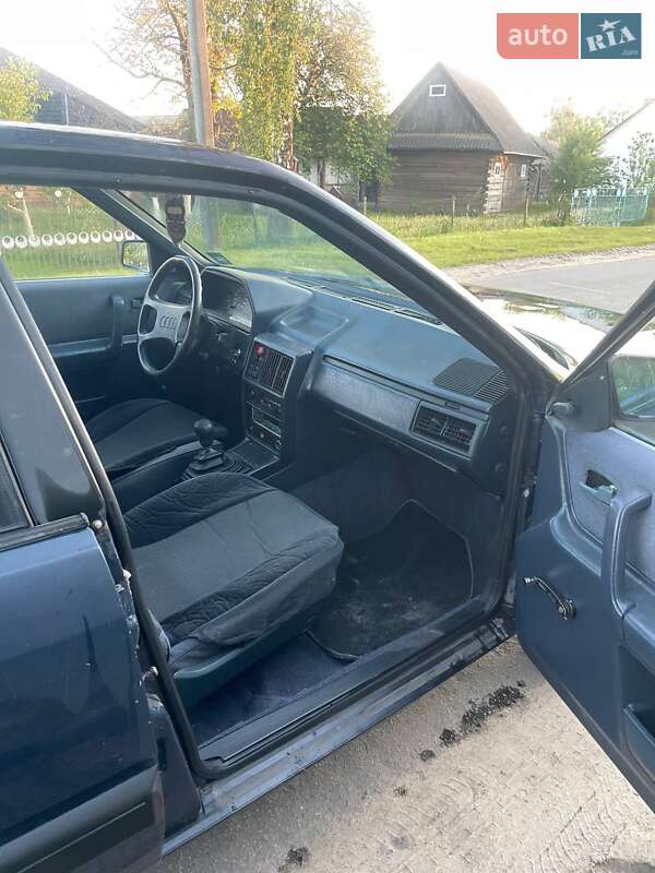 Седан Audi 100 1983 в Ратным