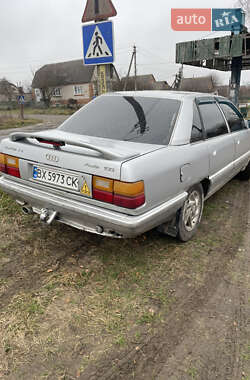 Седан Audi 100 1982 в Деражне