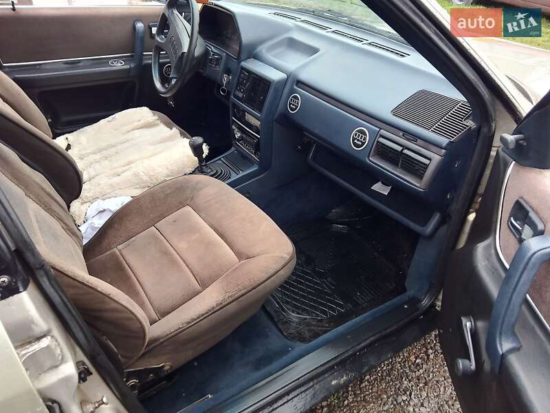 Седан Audi 100 1986 в Ровно