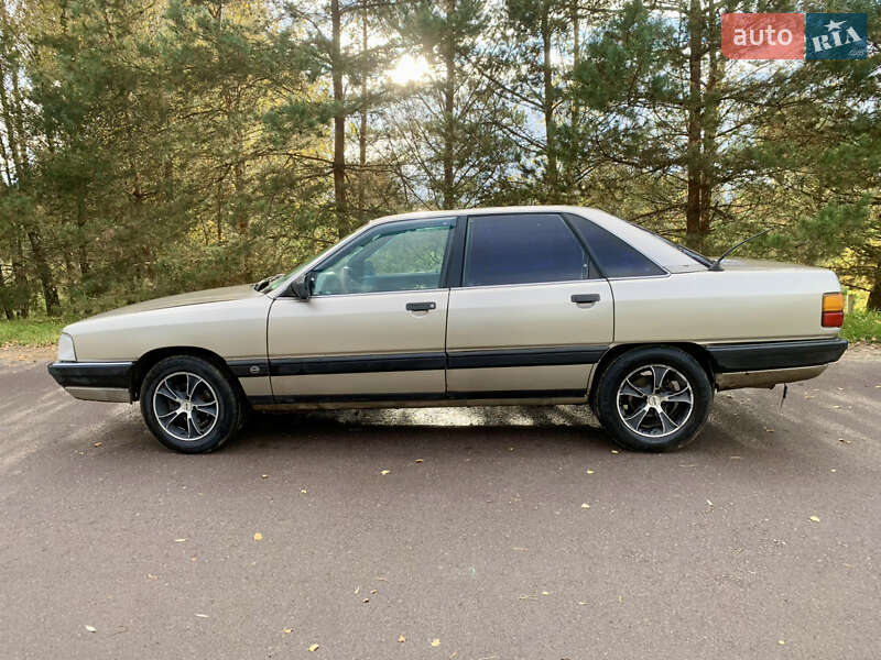 Седан Audi 100 1988 в Рівному
