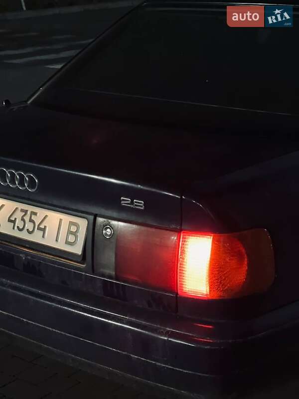 Седан Audi 100 1992 в Вараші