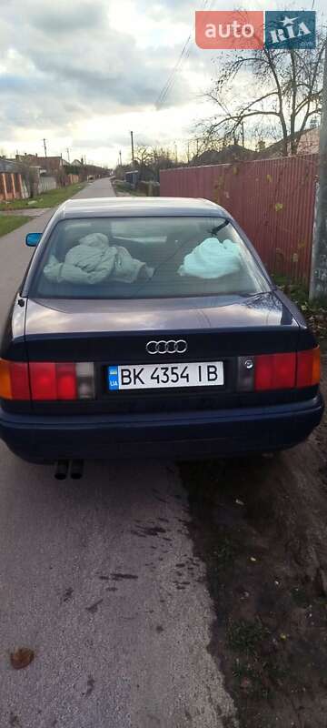 Седан Audi 100 1992 в Вараші