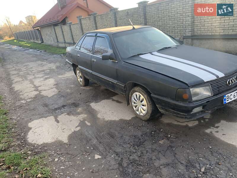 Седан Audi 100 1983 в Калуше