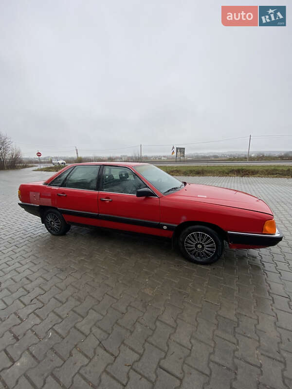 Седан Audi 100 1987 в Копычинце