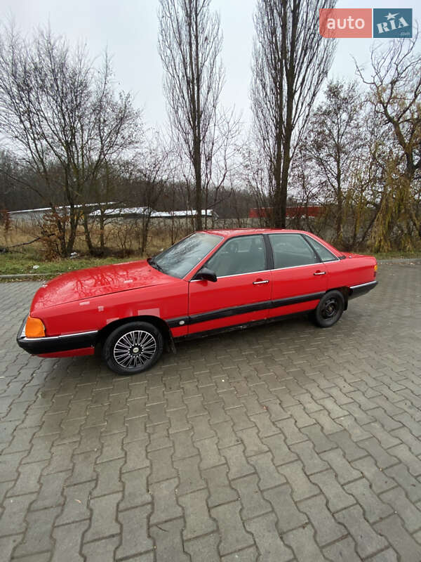 Седан Audi 100 1987 в Копычинце