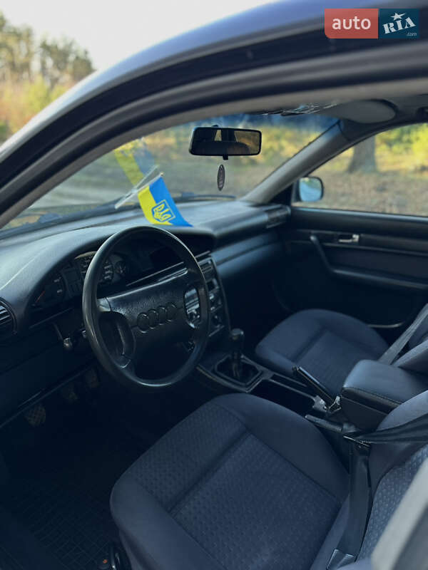 Седан Audi 100 1993 в Костополе