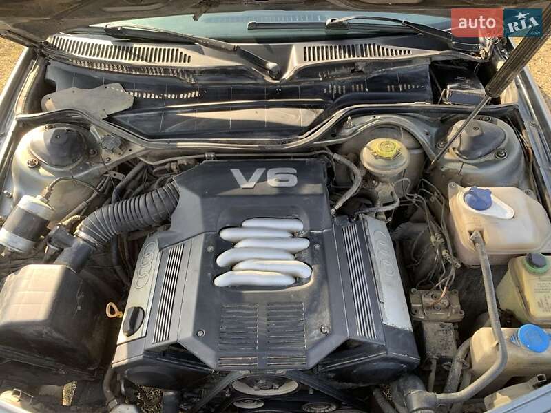 Седан Audi 100 1993 в Черновцах