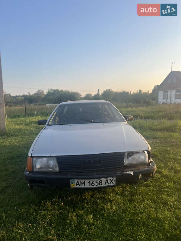 Седан Audi 100 1986 в Ємільчиному