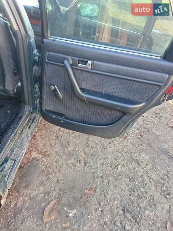 Седан Audi 100 1993 в Синельниковому