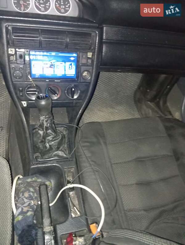 Седан Audi 100 1992 в Бурштині