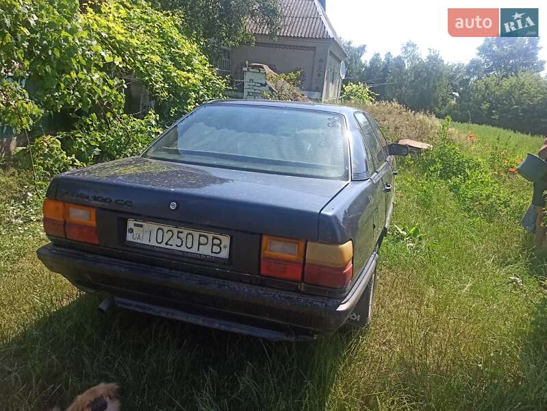 Седан Audi 100 1988 в Шумске
