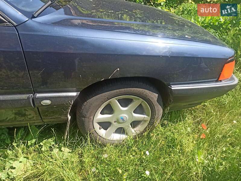 Седан Audi 100 1988 в Шумске