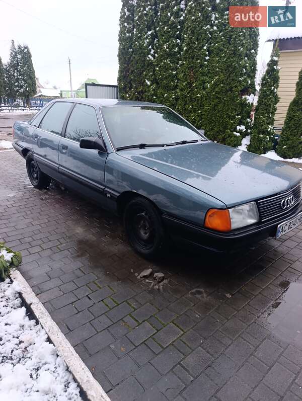 Седан Audi 100 1989 в Ратным