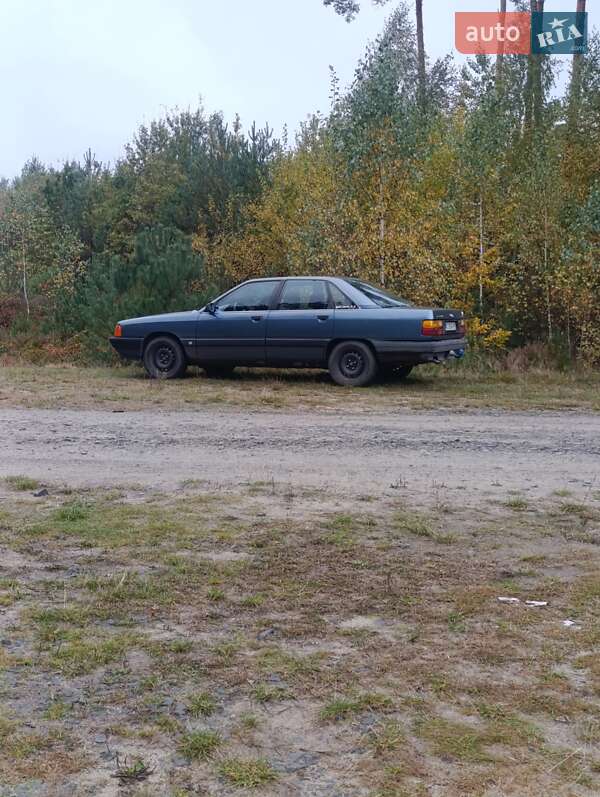 Седан Audi 100 1989 в Ратным