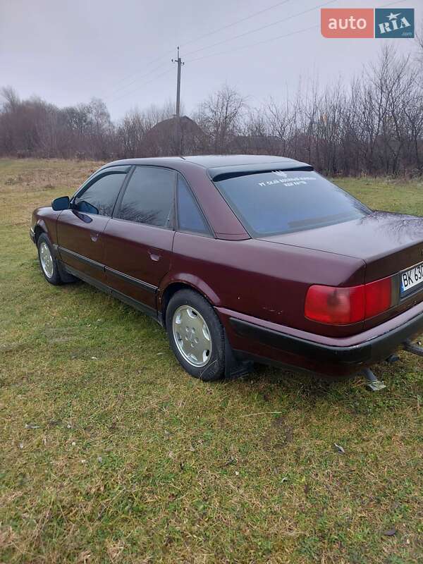 Седан Audi 100 1991 в Остроге