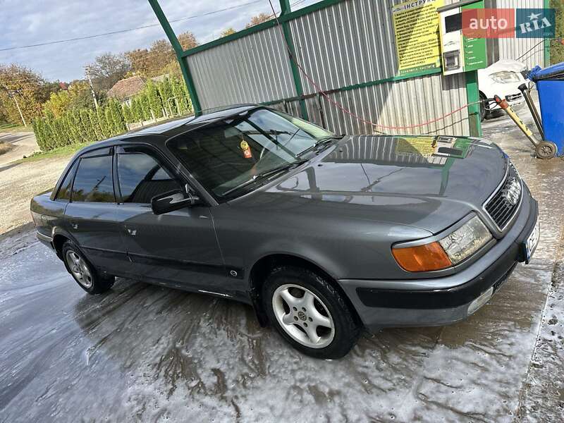 Седан Audi 100 1991 в Чернівцях