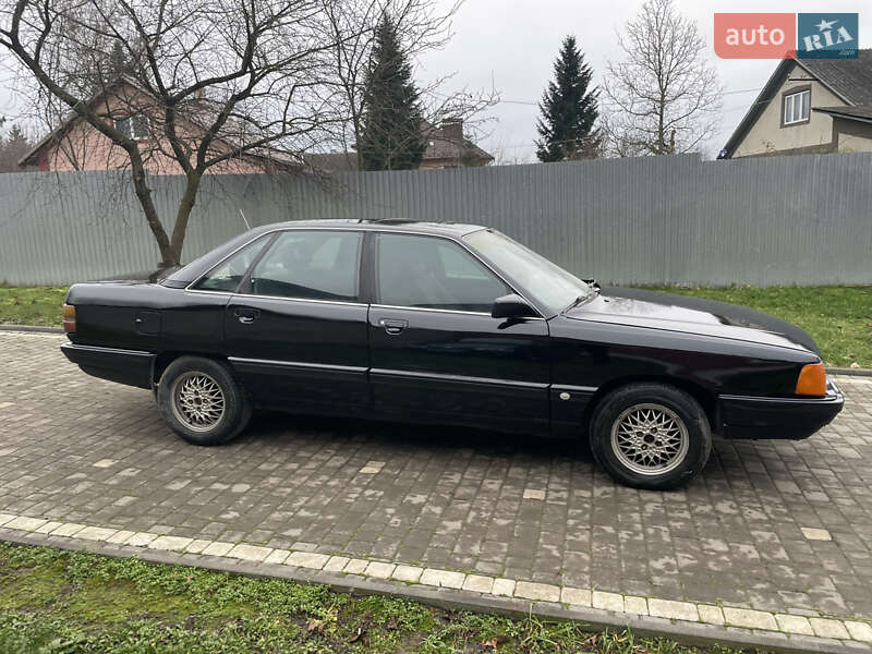 Седан Audi 100 1989 в Черновцах