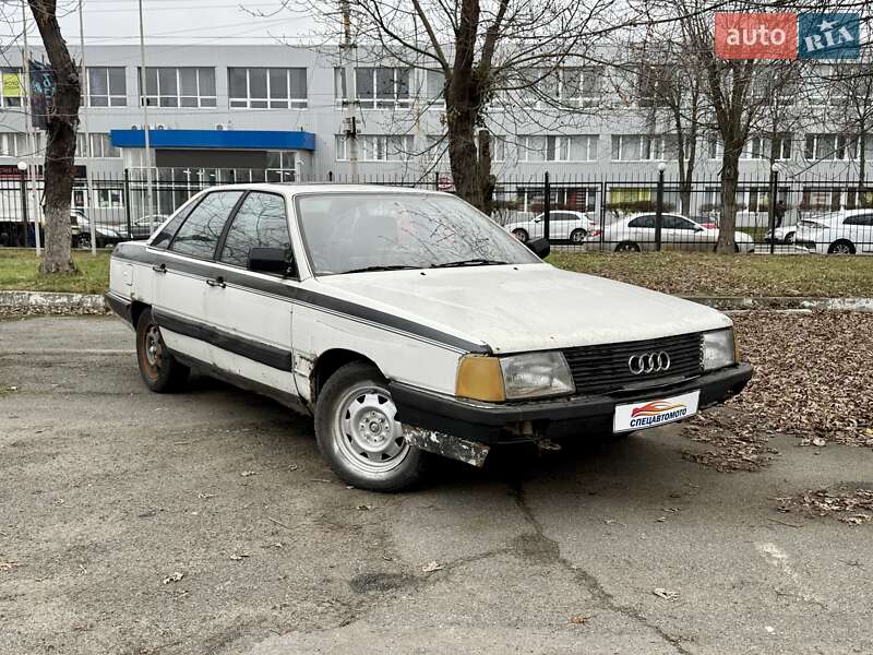 Audi 100 1983 Audi 100 1983
