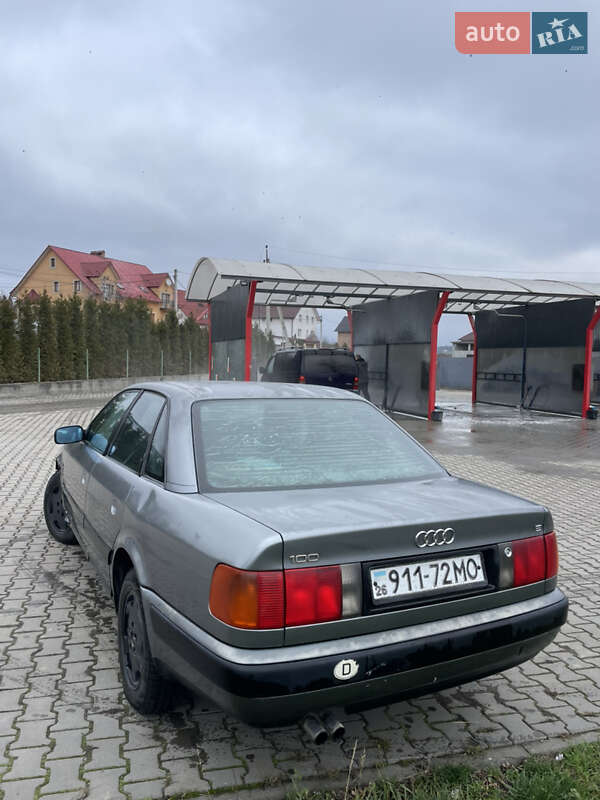 Седан Audi 100 1993 в Черновцах