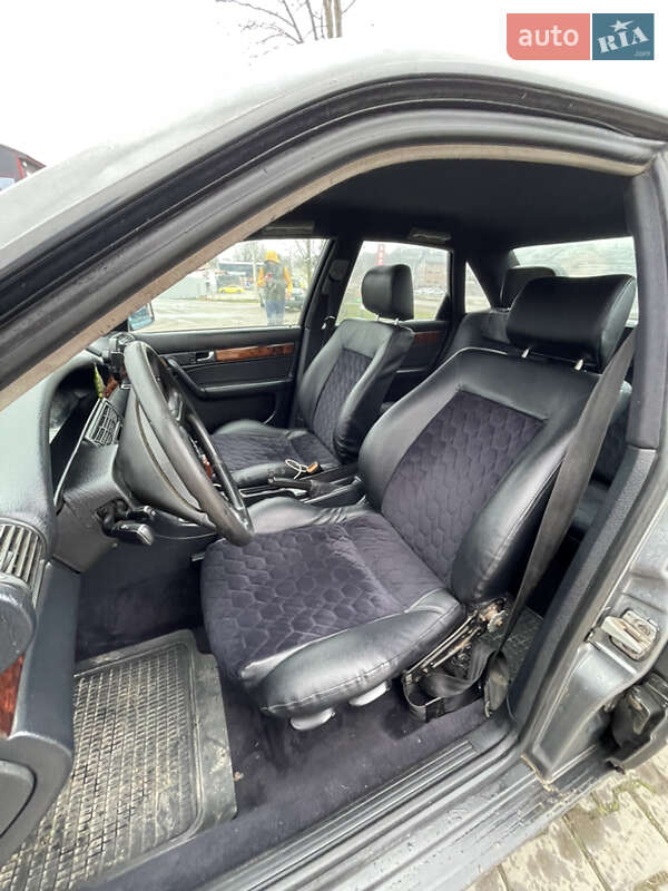Седан Audi 100 1993 в Черновцах