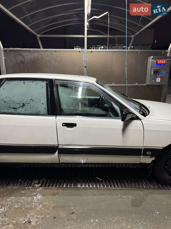 Седан Audi 100 1990 в Чернівцях