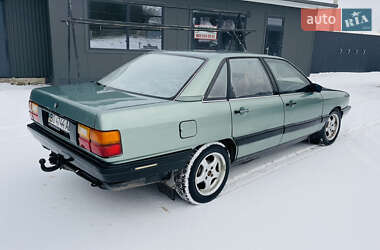 Седан Audi 100 1984 в Городку