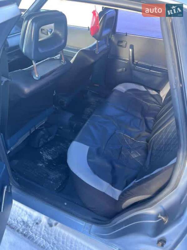 Седан Audi 100 1983 в Волочиске