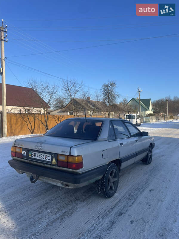 Седан Audi 100 1988 в Любешове