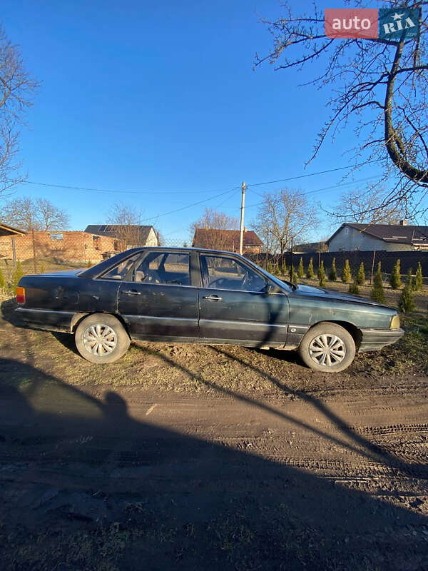 Седан Audi 100 1986 в Золочеве