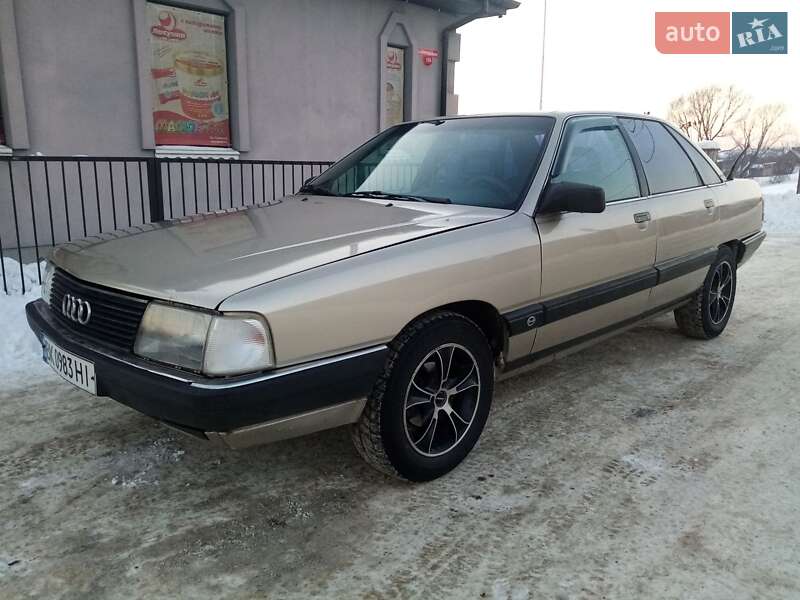 Седан Audi 100 1988 в Костопілі