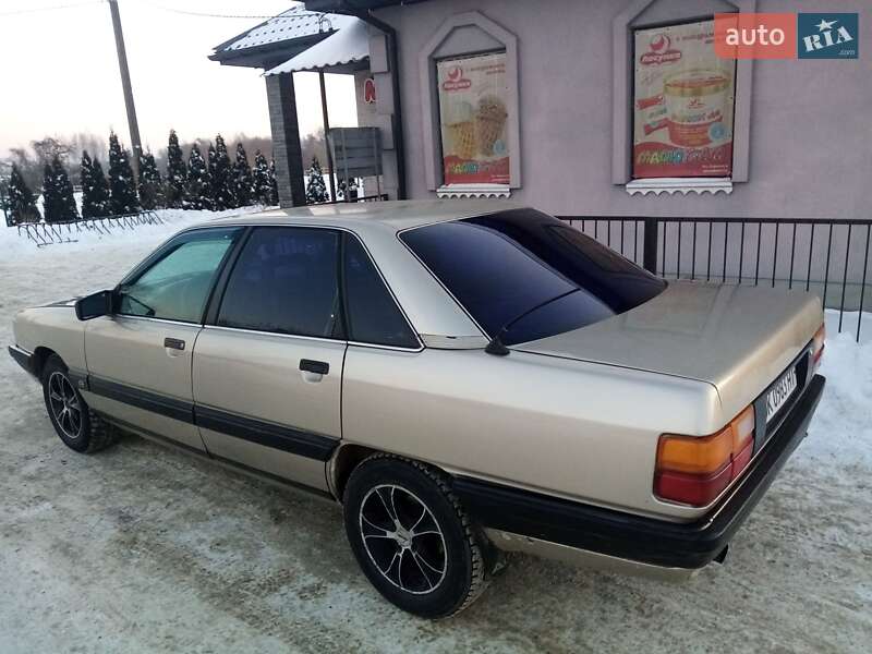 Седан Audi 100 1988 в Костопілі