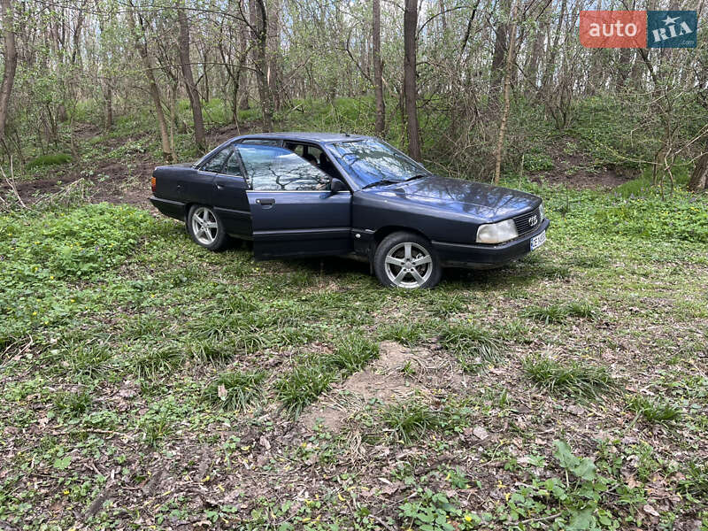 Седан Audi 100 1987 в Хотине
