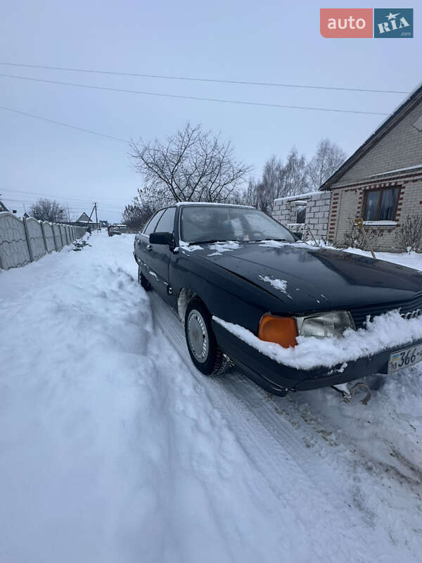 Седан Audi 100 1983 в Луцке